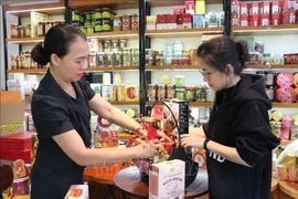 OCOP产品占据年货礼品市场主导地位。图自越通社