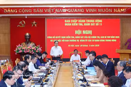陈青敏与陈锦秀共同主持决定公布会议。图自越通社