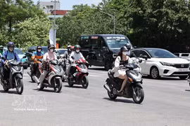 河内将按照既定路线图分阶段实施，并非如社交媒体部分传言所称，在整个一环路范围内一次性全面禁止燃油车辆通行。图自越通社