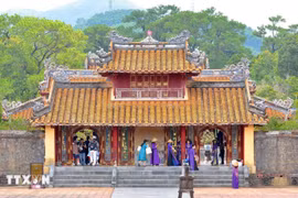顺化市的旅游景点吸引众多游客。图自越通社