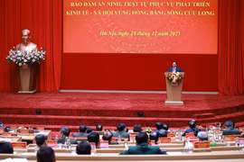 政府总理范明政在河内主持召开了“保障安全秩序，为九龙江三角洲地区经济社会发展服务”会议。图自越通社