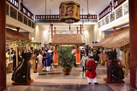 在2026年"越南春节-古街年味"活动框架下，银行（Hàng Bạc）街22号遗迹空间首次被选作再现越南北部平原春节及春节集市场景的空间。图自越通社