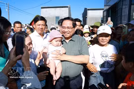 政府总理范明政视察中部地区高速公路并检查“光中战役”实施成果