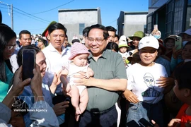 政府总理范明政视察中部地区高速公路并检查“光中战役”实施成果