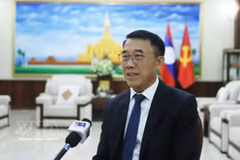 老挝人民革命党中央对外联络部部长本勒·潘达努冯接受越通社驻老挝记者采访。图自越通社