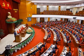 越南共产党第十四届中央委员会第二次全体会议经过三天紧张、认真、负责任的工作后圆满闭幕。图自越通社