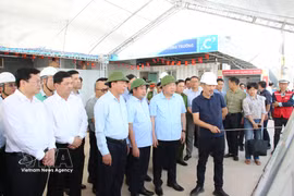越南政府常务副总理范家足率领的政府工作代表团赴北宁省，检查嘉平国际机场项目及相关项目的实施情况。图自越通社