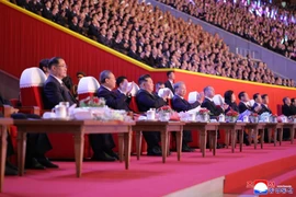10月9日晚，在平壤“五一体育场”，朝鲜劳动党总书记、国务委员长金正恩与各位领导人一同出席了庆祝朝鲜劳动党成立80周年的文艺演出。图片来源：KCNA。