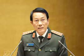 越共中央政治局委员、公安部部长梁三光大将在会上作专题报告。图自越通社