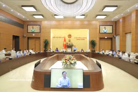 资料图：越南国会常务委员会第一次会议。图自越通社