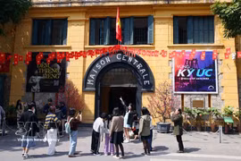 火炉监狱遗迹也实行免费开放，吸引了众多游客前来参观。图自越通社
