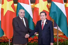 越南国会主席陈青敏与约旦众议院议长马赞·图尔基·卡迪。图自越通社