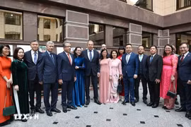 越南驻俄罗斯大使馆领导和工作人员。图自越通社