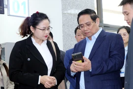 范明政总理实地考察广宁省公共行政服务中心。图自越通社