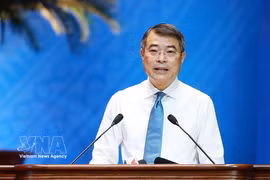 越南政府总理黎明兴与越南工会第十四次全国代表大会代表交流对话。图自越通社
