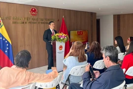 此次活动吸引了委内瑞拉主要新闻机构的众多编辑员和记者参与。图自越通社