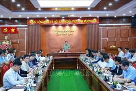 越南政府总理范明政与得乐、庆和、林同、嘉莱等中南部地区四省就近期洪涝灾害应对及灾后恢复重建工作举行会议。图自越通社