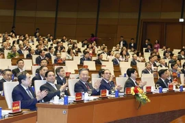 越共中央总书记苏林同各位党和国家领导人、原领导人出席会议。图自越通社