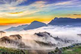 云中的母山。图：越通社发