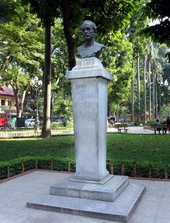 法国医生Pasteur半身塑像。