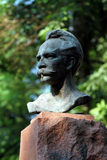 越南人民的朋友——古巴革命者、文化家José Martí Pérez民族英雄塑像。