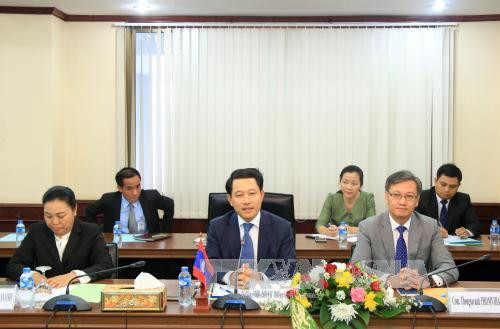 出席第三次越老外交部长级政治磋商全景的老挝代表团（图片来源：越通社）