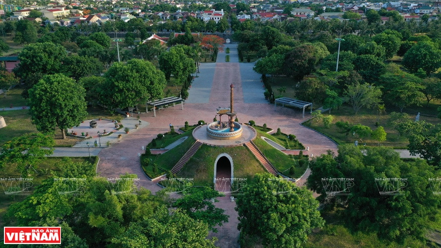  广治古城国家级特别遗迹在1972年的红色夏天81天战争中遭受了美军轰炸的32万吨炸弹，其破坏力相当于7颗美国在日本广岛使用的原子弹。图自越通社/越南画报