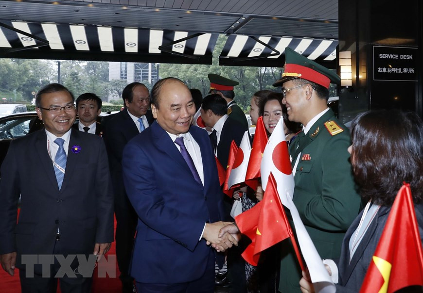 越南政府总理阮春福抵达日本首都东京成田国际机场。图自越通社