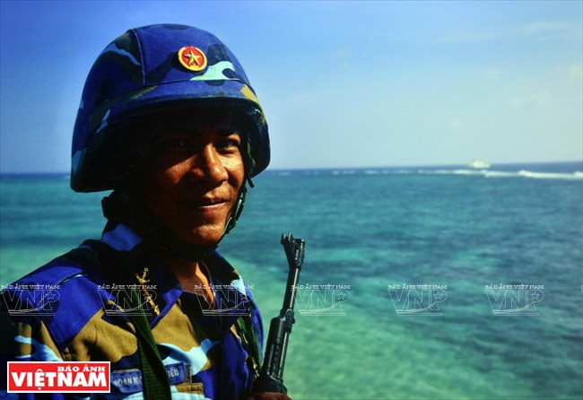 黎黄龙摄影家的《值战》。