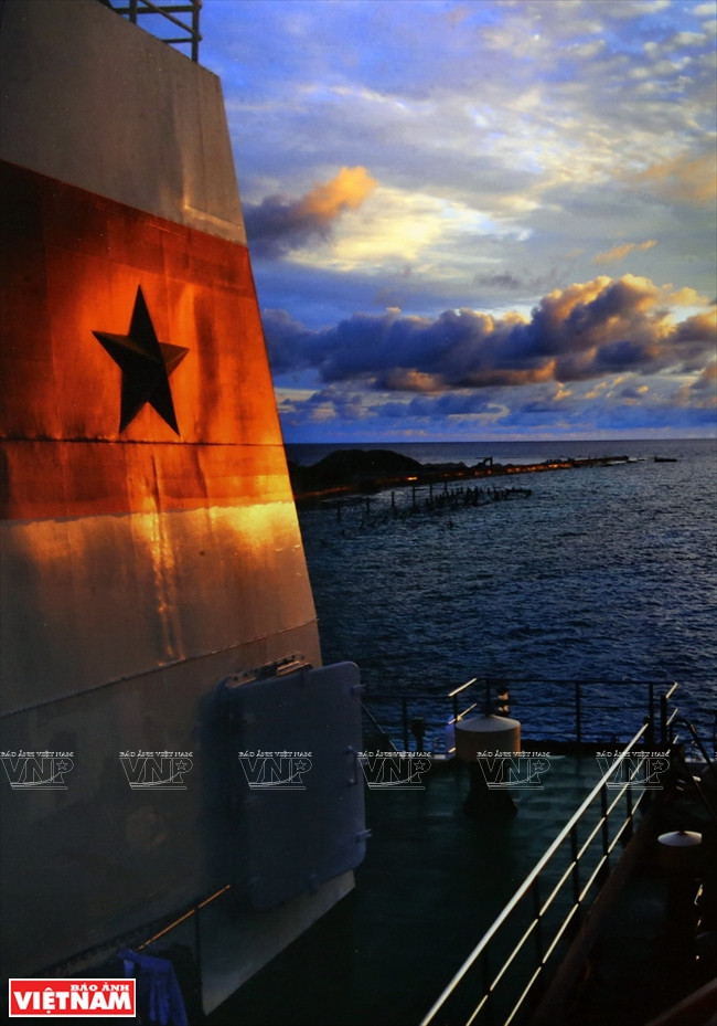 美茶摄影家的《在风口浪尖的祖国》。