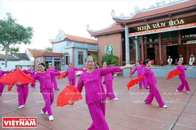 海北乡老年人养生俱乐部排练。