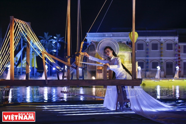 越南妇女在织布。