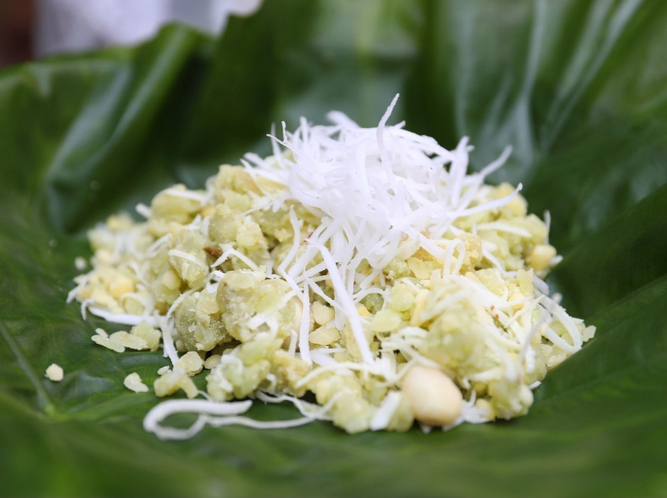 河内扁糯米久负盛名，它是一种时令小食，是异国他乡越南儿女返乡必尝的小吃。图自越通社