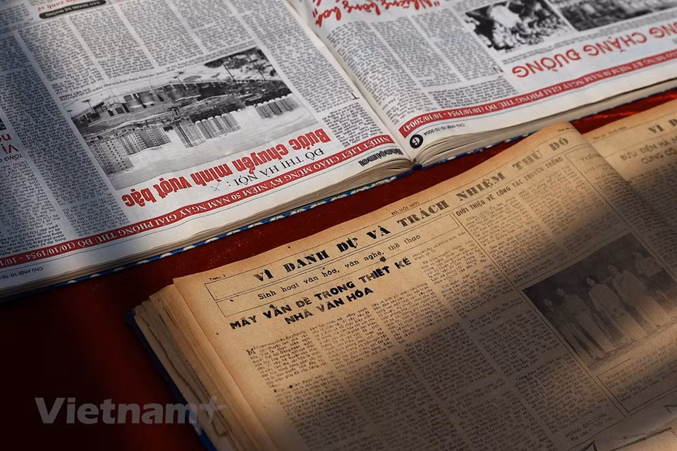 该图书报刊展还向观众推介1984年年代的图书报刊。首都河内解放68年后，尤其是实现改革开放36年后，河内经济增长率持续保持较高水平。除了经济发展，该市社会保障工作成果较为显著，为首都河内深广融入国际社会注入强劲动力。2022年前9个月，河内全市地区生产总值增长9.69%，创下近年来最高水平；财政预算收入为244.07万亿越盾，达到预算的78.3%（同比增长12.7%），财政预算支出达到预算的45.4%（同比增长8.7%）。图自Vietnam+