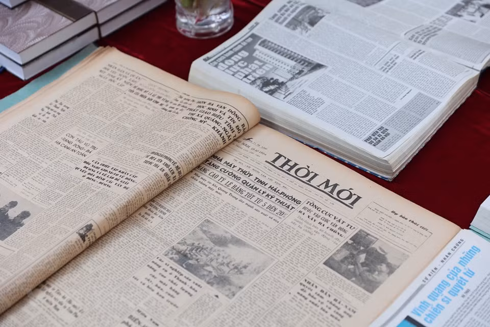 此外，该图书报刊展还向观众推介1984年代的图书报刊。河内不仅是越南文献的象征，是大越文明的会聚之地，而且还是胡志明时代美好价值的结晶之地。河内不仅是重要经济中心，还是聚集国内外精英企业之地，吸引不少世界一流集团、投资者前来投资，同时也是全国融入国际和全球化进程中的重要增长动力。图自Vietnam+