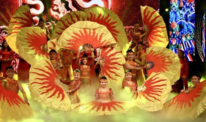 2022年家乡之春活动上咏春击鼓表演节目。图自越通社