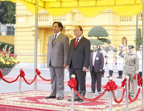  5月6日，越南政府总理阮春福在主席府隆重举行仪式，欢迎科威特首相到访。