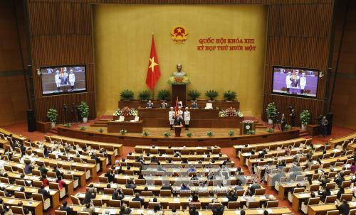 陈大光主席宣誓就职。