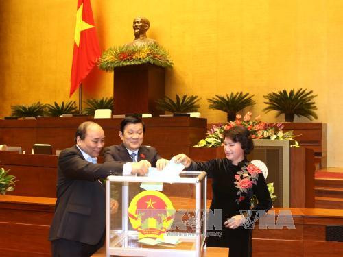 阮氏金银、阮春福、张晋创等领导人投资选举国家主席职务。