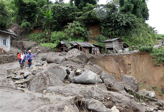莱州省封土县多地发生严重山体滑坡 。 越通社记者 贵中 摄