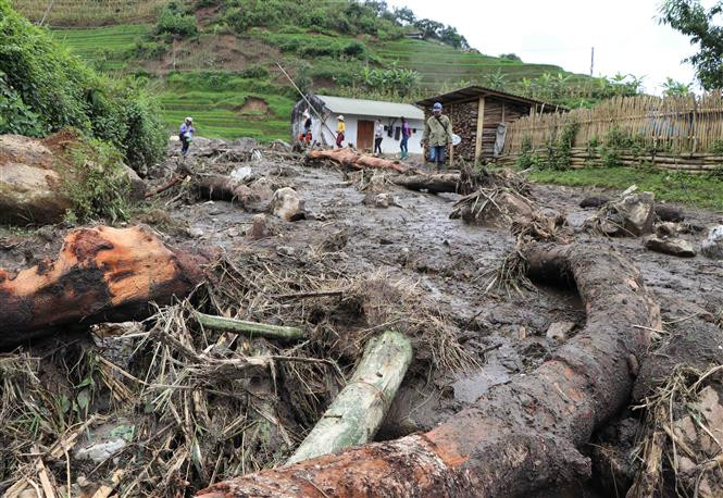 莱州省封土县因遭连日暴雨发生严重山体滑坡。 越通社记者 贵中 摄