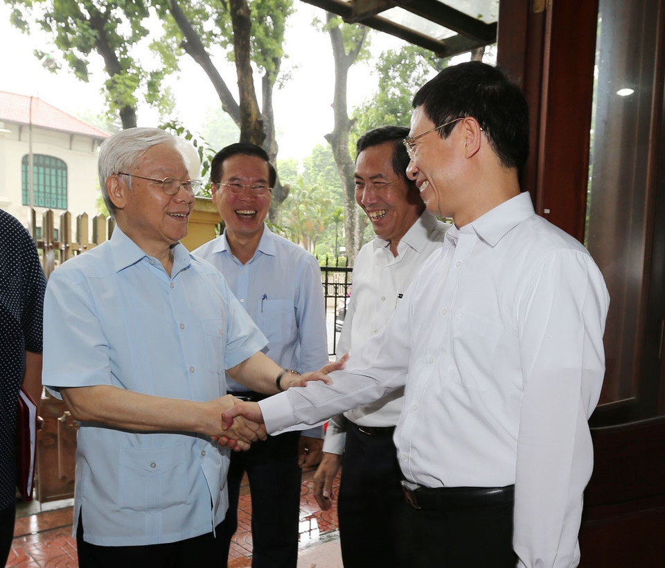 越共中央总书记阮富仲走访中央宣教部 图自越通社