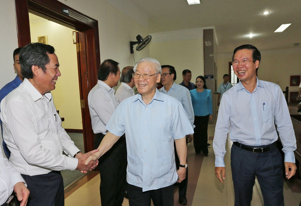 越共中央总书记阮富仲走访中央宣教部 图自越通社