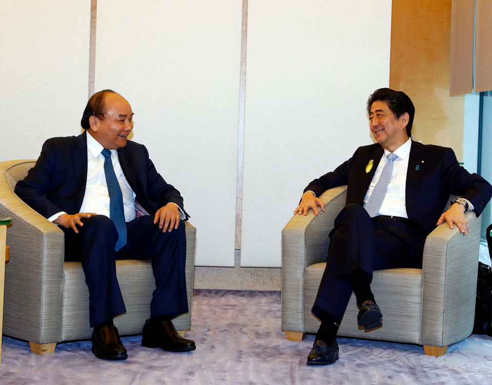 越南政府总理阮春福与日本首相安倍晋三。越通社记者统一 摄