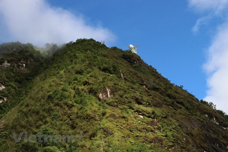 该项目投入运营之后将满足5万游客人次的娱乐需求，其中包括观赏、探险旅游、生态旅游、度假旅游等。白色瀑布旅游区地处乌龟湖山口，距离沙坝镇18米和越南最高峰番西邦峰7公里。除了在玻璃桥上体验惊险刺激或乘坐缆车探索从山上坠落的瀑布外，游客还可以沉浸在青山绿水、清凉云雾的清新自然氛围中。图自Vietnam+
