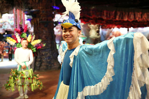 艺术表演让春花会热闹沸腾（图片来源：vnexpress.net）