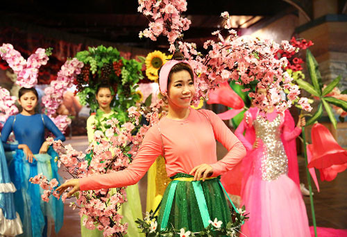 牡丹、蝴蝶兰、飞燕兰、文殊兰绽放异彩（图片来源：vnexpress.net）