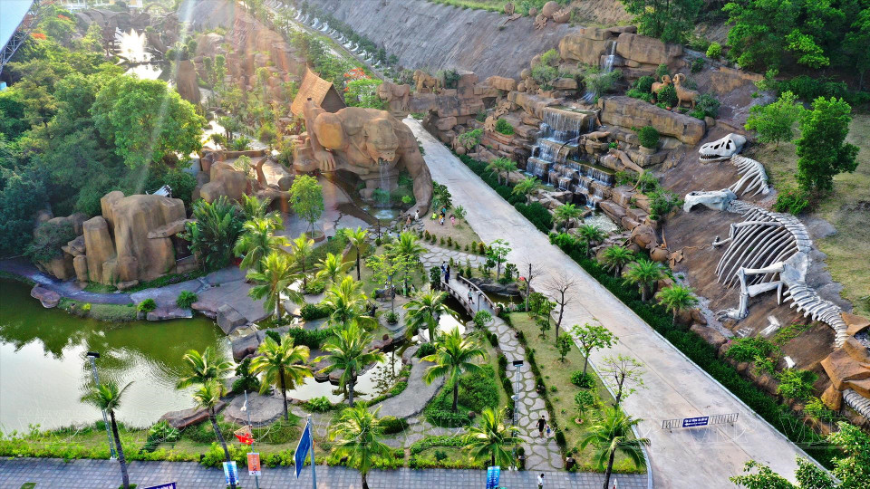 巡洲国际旅游区King Kong公园的一角。图自 《越南画报》