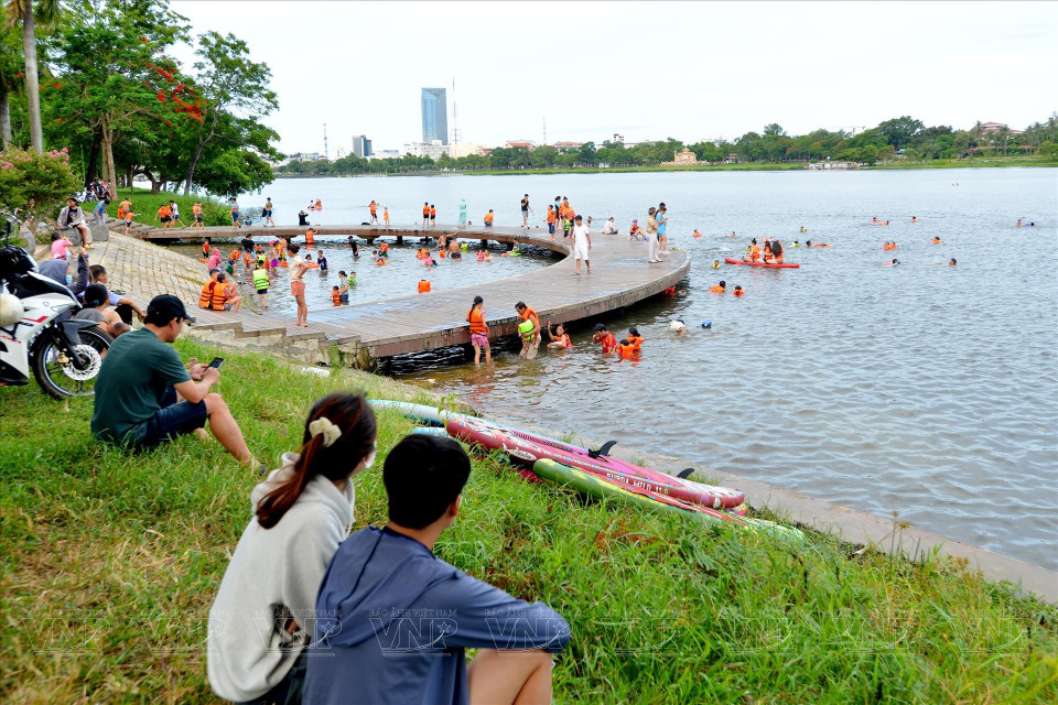 默默无闻的顺化古都披上新时代的色彩。图自 越南画报