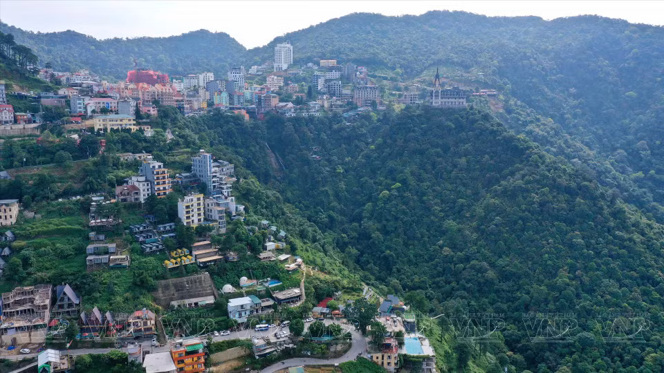 从高处俯瞰三岛镇全景。图自 越南画报